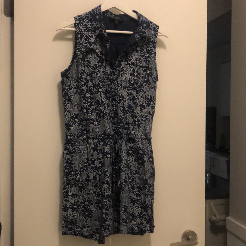 Size 6 navy and white Banana Republic romper